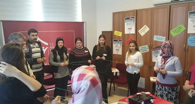 AİLE EĞİTİM PROGRAMINA BÜYÜK İLGİ