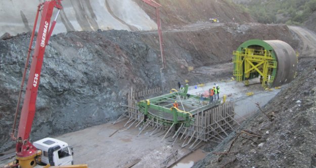 BARAJ ÇALIŞMALARI DEVAM EDİYOR