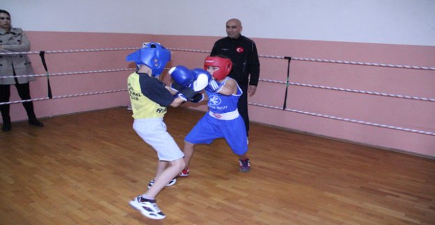 BOKSTA DOSTLUK KAZANDI