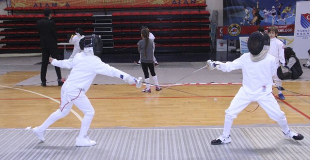 ESKRİMCİLER ALANYA’ DA TER DÖKTÜ