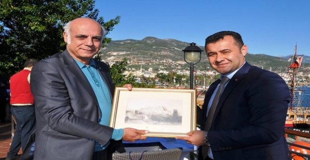 KARAYAĞIZ'DAN YÜCEL'E İLGİNÇ HEDİYE