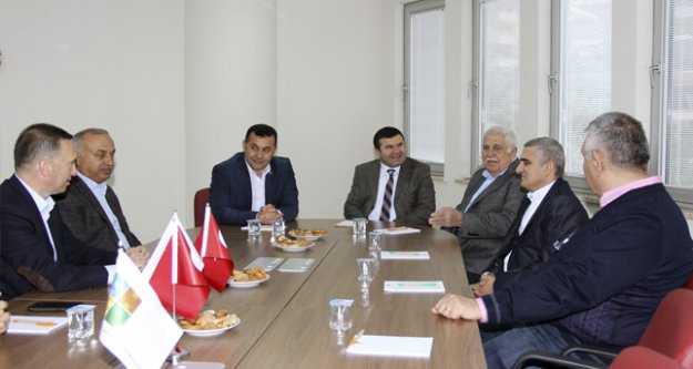 KÜTÜPHANE İÇİN İMZALAR ATILDI