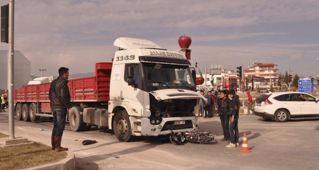 MOTOSİKLET LİSE ÖĞRENCİSİNİN SONU OLDU