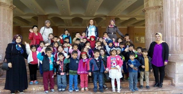 ÖĞRENCİLERİN TİYATRO KEYFİ