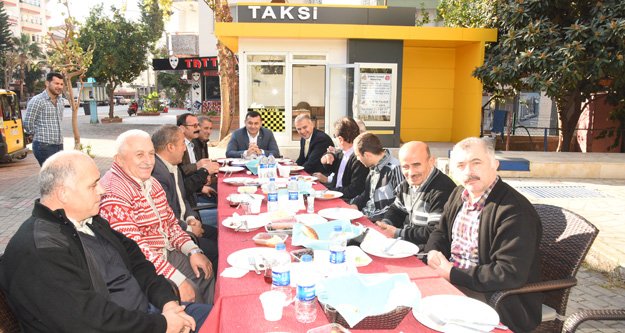 YENİ DURAKTA YÜCEL'LE KAHVALTI YAPTILAR