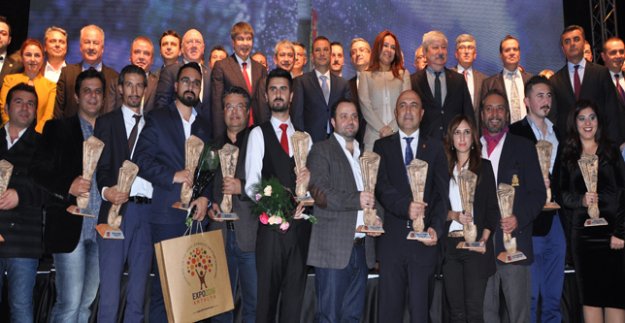 YILIN GAZETECİLERİ ÖDÜLLERİNİ ALDI