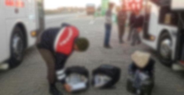 YOLCUNUN VALİZİNDEN ÖYLE BİR ŞEY ÇIKTI Kİ!