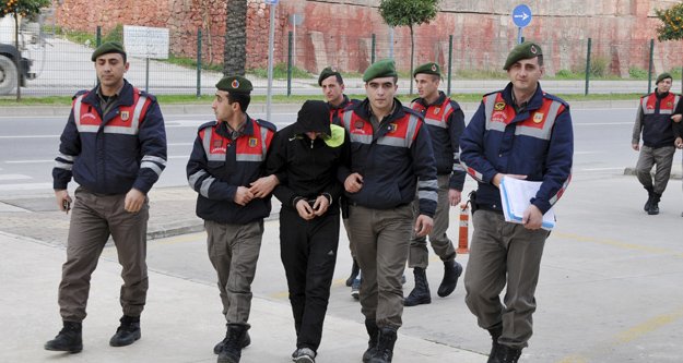 AZILI HIRSIZLAR ARKADAŞLARINA YİYECEK GETİRİNCE YAKALANDI