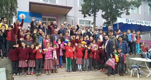 ÇOCUKLARLA BİRLİKTE EĞLENDİLER