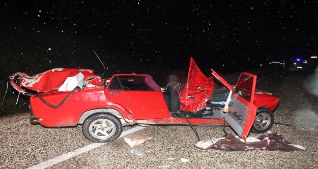 FECİ KAZADA 3 ÖLÜ, 1 YARALI VAR