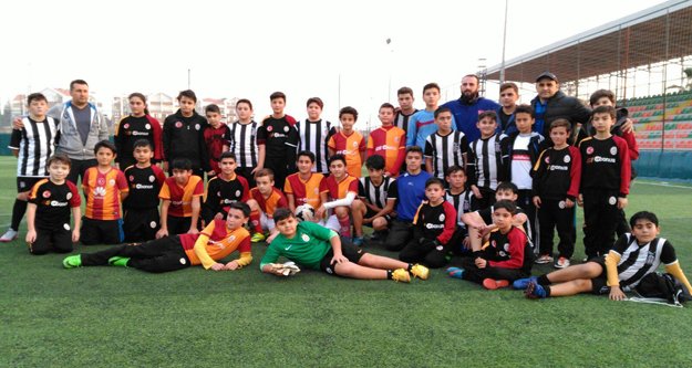 GS VE BJK'Lİ MİNİKLERDEN DOSTLUK DERSİ