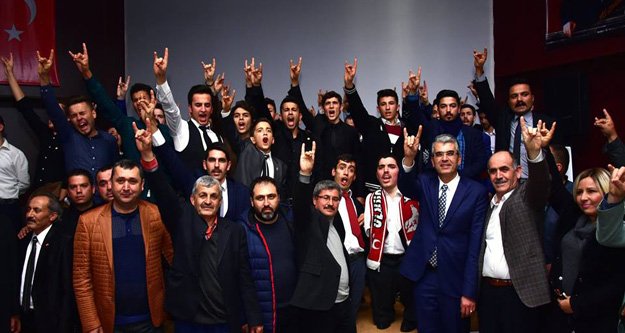 ÜLKÜCÜLER ŞİİR GECESİNDE BULUŞTU