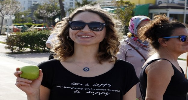 10 BİN ADIM YÜRÜYEN YEŞİL ELMAYI KAPTI