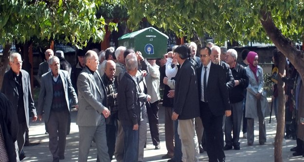 20 BİN ÖĞRENCİ YETİŞTİRDİ CENAZESİNE 50 KİŞİ KATILDI