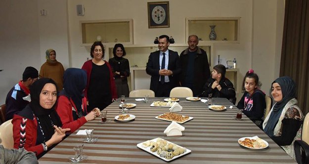 BAŞKAN YÜCEL'İN ÖZEL KONUKLARI