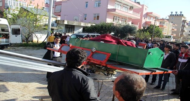 CENAZESİ PENCEREDEN VİNÇLE ÇIKARTILDI