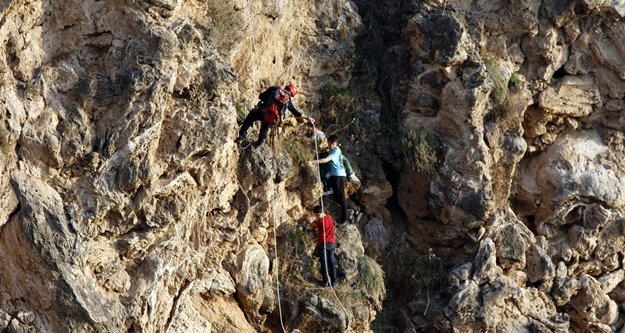 FALEZLERDE CAN PAZARI