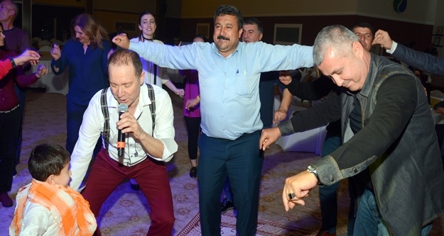 MUHTARLAR SÜMER EZGÜ İLE EĞLENDİ