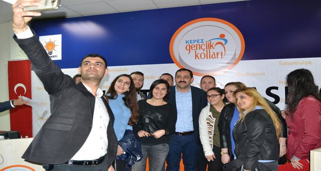 SÜMER GENÇLERLE BULUŞTU