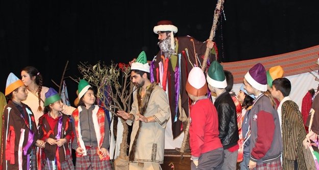 ÜCRETSİZ TİYATROYA DAVET