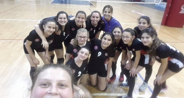 VOLEYBOLDA ÇİFTE GALİBİYET