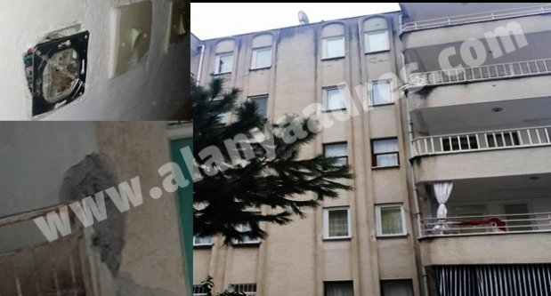 ALANYA'DA BİNAYA YILDIRIM DÜŞTÜ