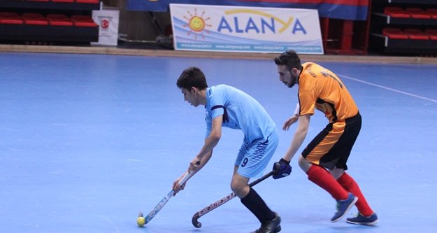 ALANYA, SALON HOKEYİNDE EV SAHİBİ