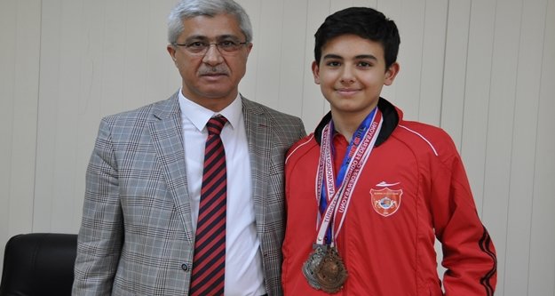 ANTALYA'DA ALANYA RÜZGARI ESTİRDİ