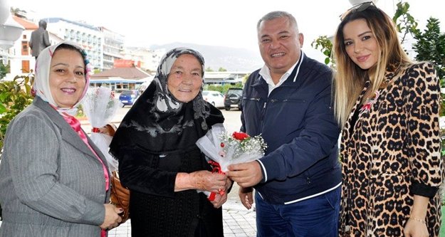 BAŞKAN ŞAHİN’DEN KARANFİLLİ KUTLAMA