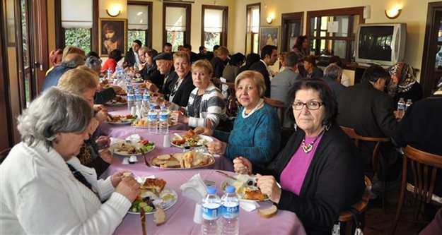 'BİZ 365 GÜN YAŞLILARIMIZIN HİZMETİNDEYİZ'