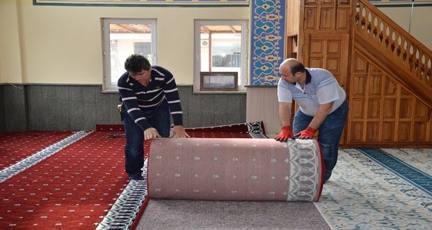 CAMİLERİN HALILARI YENİLENİYOR