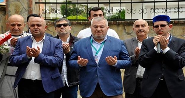 DUALARLA KARŞILANDILAR