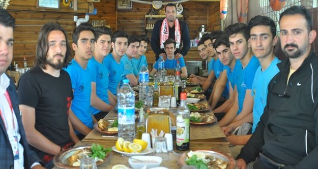 ERKEN’DEN HENTBOLCULARA MORAL YEMEĞİ