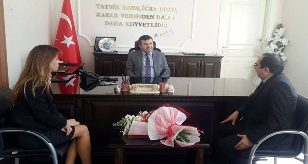 'KİTAPLAR MASALARIN ÜZERİNDE OKUYUCU İLE BULUŞSUN'