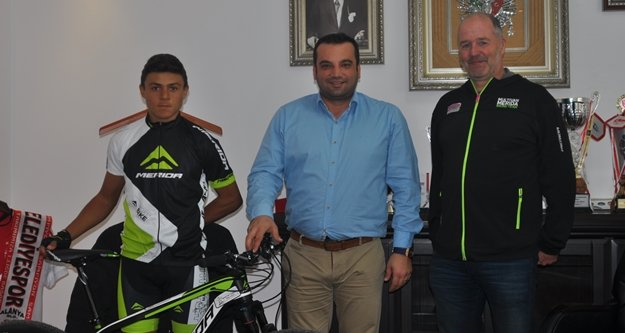 MARTİN TÜRKAY’DAN TÜRKİYE ŞAMPİYONUNA BİSİKLET