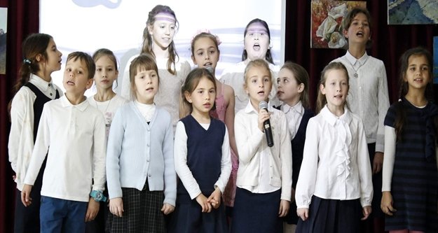 RUS ÇOCUKLARI BARIŞ ÖZLEMLERİNİ RESME DÖKTÜ