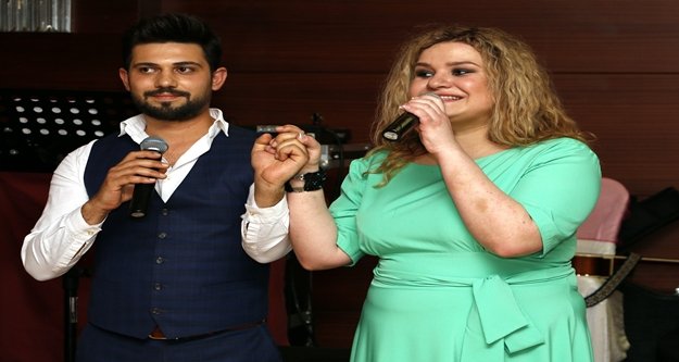 RUSLARDAN PUTİN'E ŞARKILI ÇAĞRI