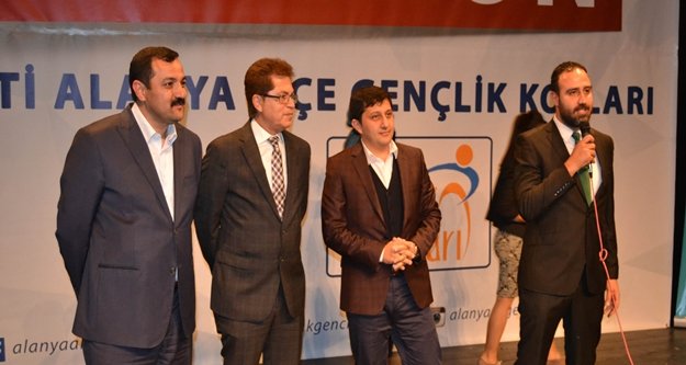 SÜMER ALANYALI GENÇLERLE BULUŞTU