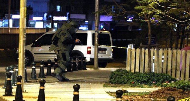 ŞÜPHELİ ÇANTA FÜNYEYLE PATLATILDI