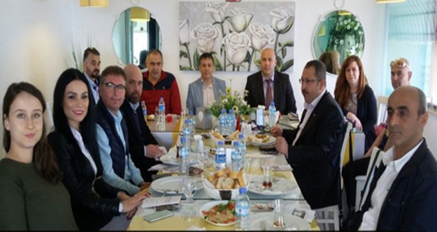 'YARIN BÜTÜN KADINLARI BEKLİYORUZ'