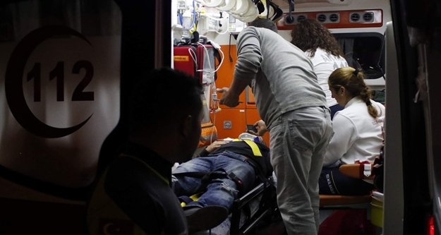 YUNUS TİMLERİ YARALI SÜRÜCÜYÜ KURTARDI