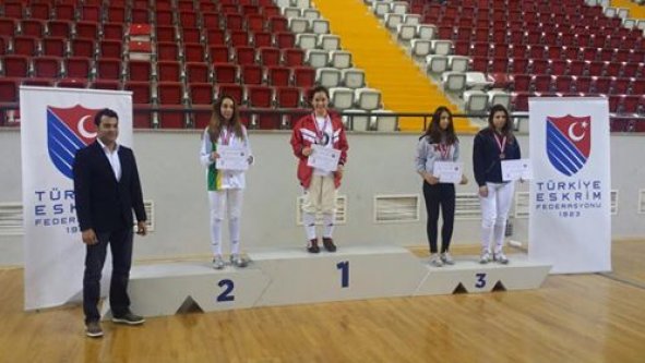 ZEYNEP ALANYANYA'NIN GURURU OLDU