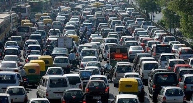 2,5 KİŞİYE BİR MOTORLU ARAÇ DÜŞÜYOR