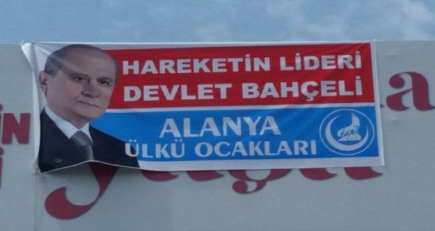 AKŞENER BU PANKARTLA KARŞILANDI