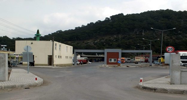 ARALARINDA 10 METRE MESAFE OLAN İKİ HAL BİRLEŞTİRİLDİ