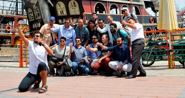 ARAPLARIN SOSYAL MEDYA FENOMENLERİ GELDİ