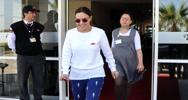 EBRU GÜNDEŞ ÖZEL UÇAKLA ANTALYA'YA GELDİ