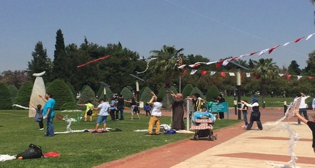 GÖKYÜZÜNE BİN UÇURTMA