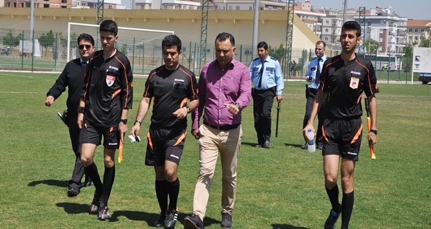 HAKEME ÇİRKİN SALDIRI