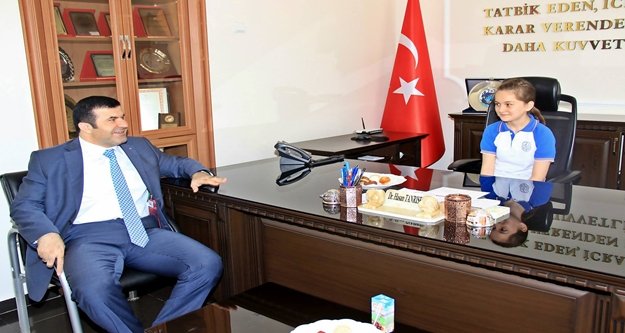 KAYMAKAM KOLTUĞUNU GÜLBAHAR'A DEVRETTİ